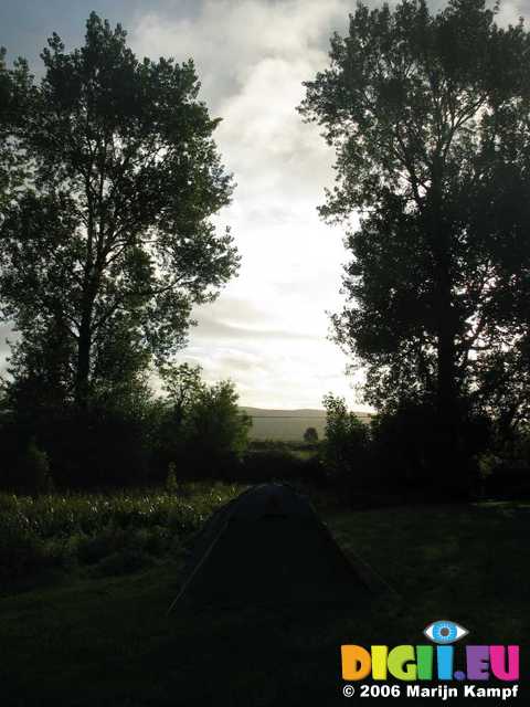 19333 Sunrise over tent at Bunratty campsite